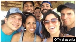 Equipo de Periodismo de Barrio fue interrogado por la Seguridad del Estado mientras cubrían paso de Matthew por Cuba.