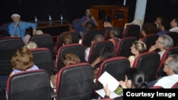 Lectura de poemas de Evtushenko en La Habana.