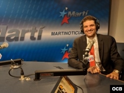 El abogado de Inmigración Angel Leal en los estudios de Radio Televisión Martí.