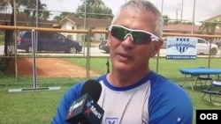 Orlando Chinea, entrenador cubano de pitcheo.