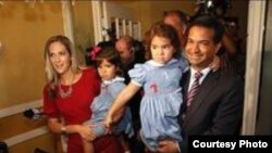 Carlos Curbelo gana escaño al Congreso. 