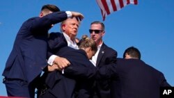 El expresidente Donald Trump, tras el atentado del 13 de julio de 2024. (AP/Evan Vucci).