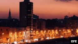 Vista del malecón habanero al atardecer.