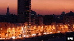 Vista del malecón habanero al atardecer.