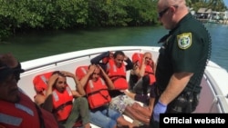 Grupo de balseros cubanos que tocaron tierra en Cayos de la Florida