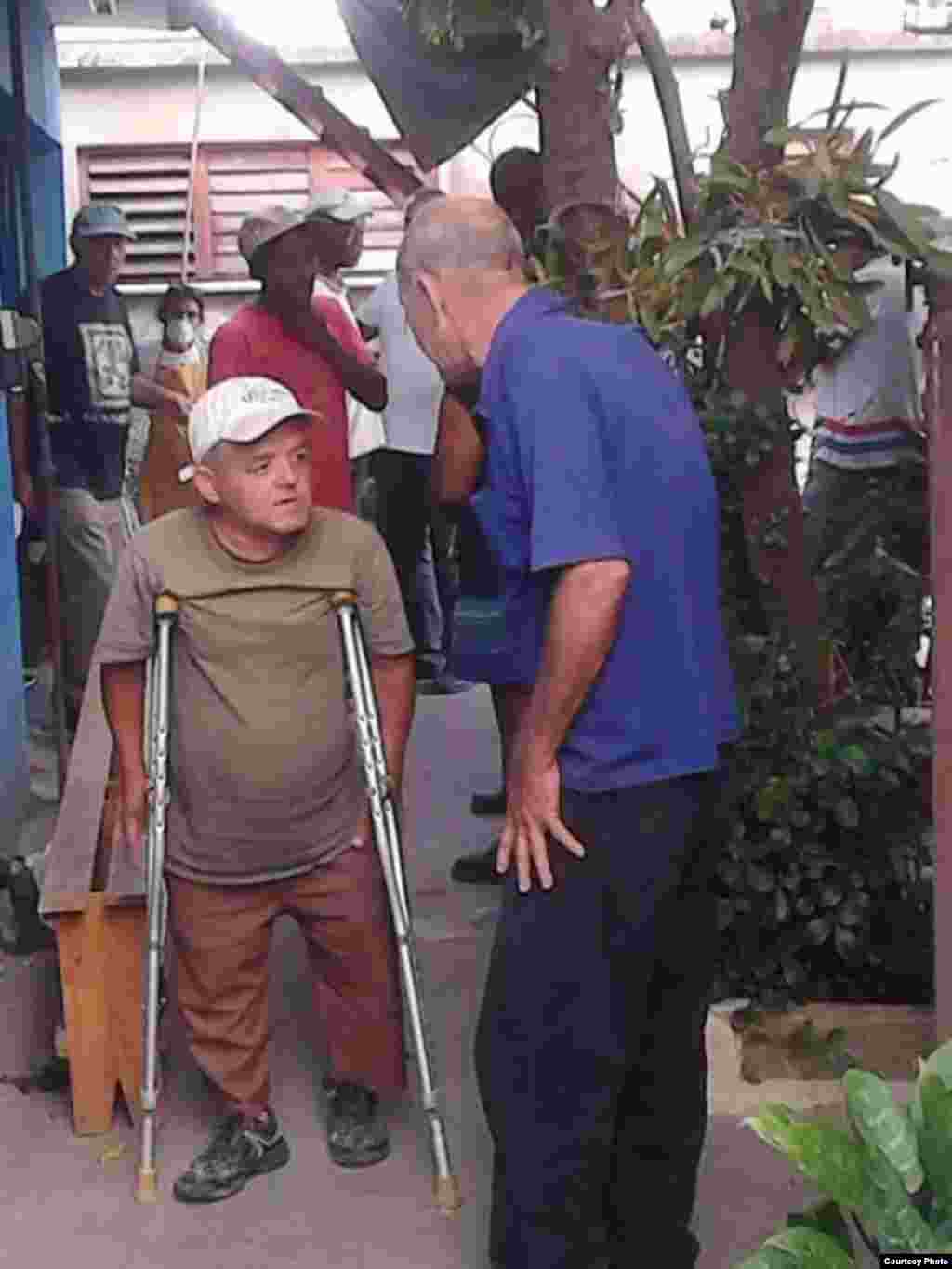 El papa Francisco oficia una misa desde la Plaza de la Revolución hoy, lunes 21 de septiembre de 2015, en Holguín (Cuba) como parte de su programa de actividades eclesiásticas en el marco de su visita.