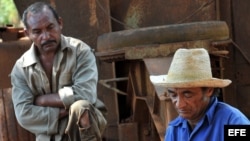 Foto de archivo de campesinos cubanos