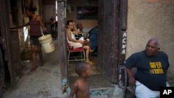 FOTO ARCHIVO. El gobernante cubano Miguel Díaz-Canel estimó que más de 300.000 cubanos viven en la pobreza. (AP Photo/Ramon Espinosa)