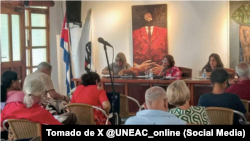 La presidencia de la Unión de Escritores y Artistas de Cuba decidió expulsar a la académica cubana Alina Bárbara López Hernández.