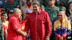 Nicolás Maduro y Diosdado Cabello durante un acto político en Caracas, el 13 de abril de 2023. AP/ Jesús Vargas