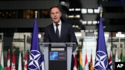 El secretario general de la OTAN, Mark Rutte, hace una declaración tras reunirse con una delegación surcoreana de alto nivel en la sede de la OTAN en Bruselas el lunes 28 de octubre de 2024.