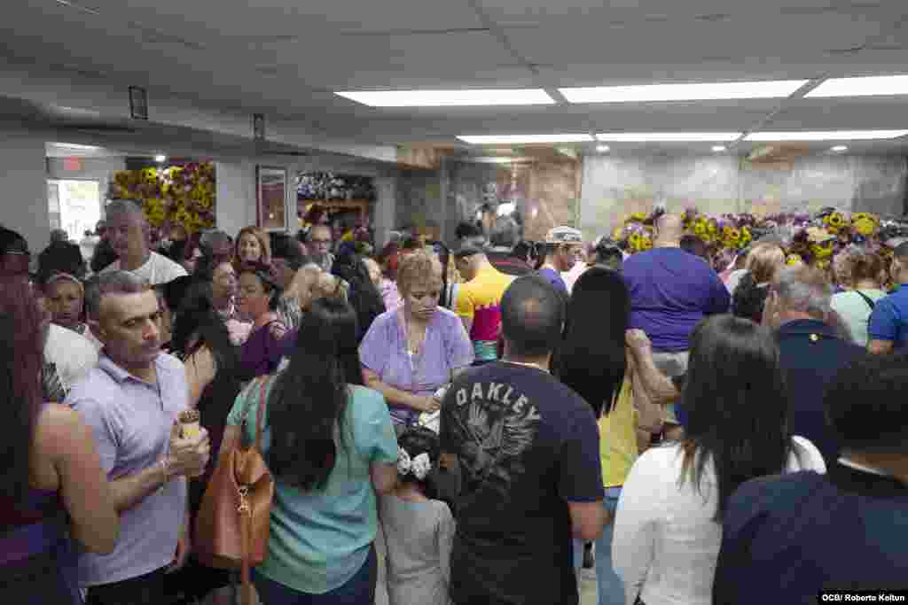 Cientos de creyentes de diferentes nacionalidades acudieron este 17 de diciembre al Rinc&#243;n de San L&#225;zaro en la ciudad de Hialeah.