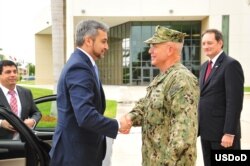 El Almirante Kurt Tidd, jefe del Comando Sur recibe al presidente electo del Paraguay Mario Abdo.