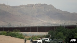 La frontera entre EEUU y México, a orillas del río Bravo, cerca de Ciudad Juárez, México, el 4 de junio de 2024. (HERIKA MARTINEZ/AFP)