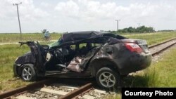 El auto chocado por un tren en Sagua la Grande. 