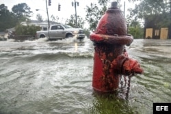 Florence dejó calles inundadas a su paso por las Carolinas.