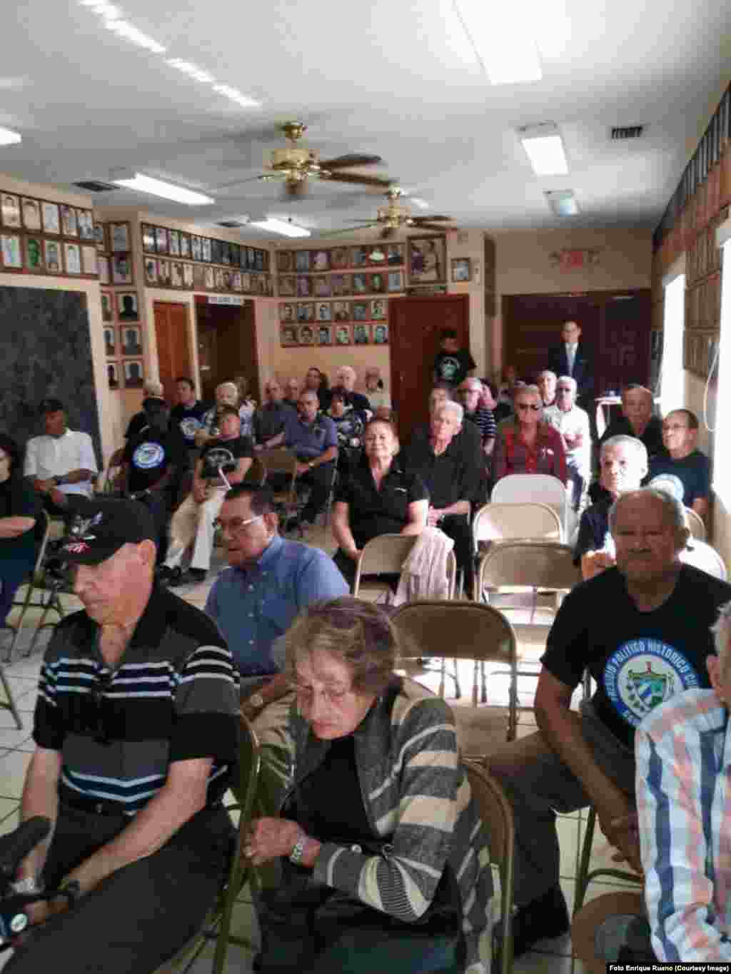 Miembros del Presidio Político Histórico Cubano celebran encuentro en la Casa del Preso de Miami.