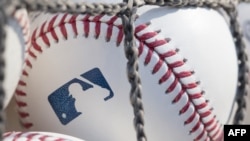 Pelota de béisbol en el Citizens Bank Park de Filadelfia.