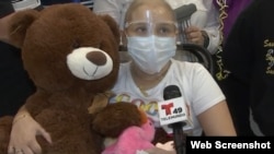 Natalia Aguilera, de 10 años de edad, llegó con visa humanitaria a los Estados Unidos para tratar un cáncer óseo. (Captura de video/Telemundo51)