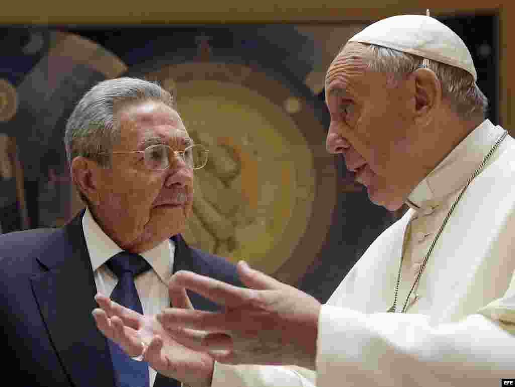 Reunión entre Castro y el papa Francisco.