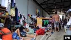  Fotografía del 31 de julio de 2016 de ciudadanos cubanos en tránsito en la población de Turbo (Colombia). 