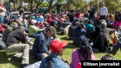 Migrantes cubanos acampados en el parque La Carolina de Quito