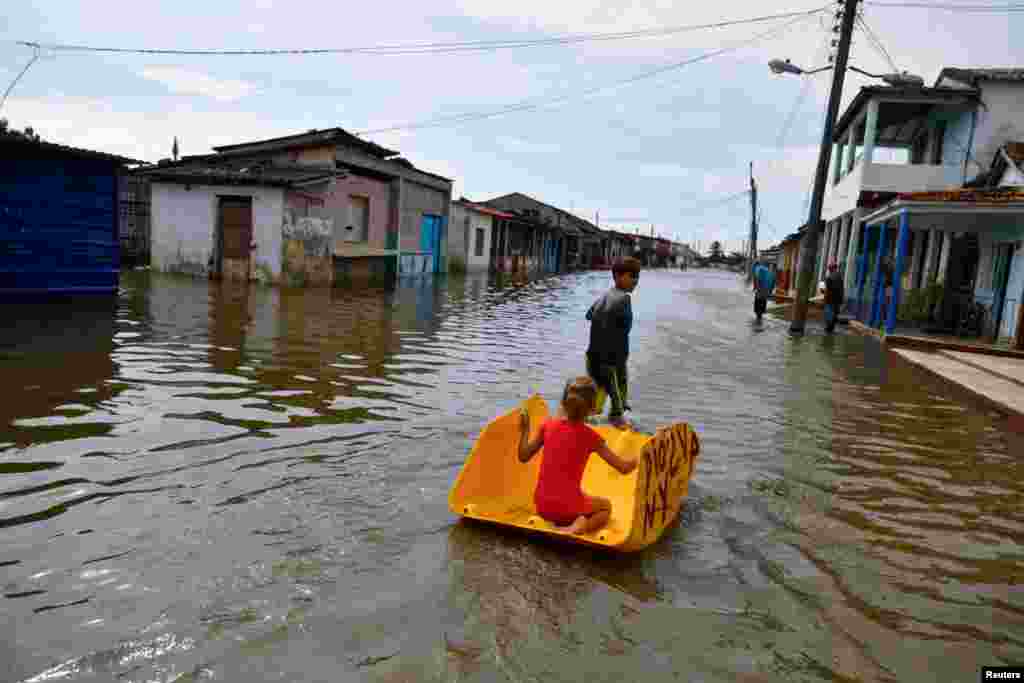 Inundaciones por huracán Milton en Batabanó. REUTERS/Norlys Perez