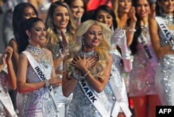 Miss Dinamarca, Victoria Kjaer, durante la competencia que finalmente ganó para coronarse Miss Universo, en la Ciudad de México. (Carl de Souza/AFP)