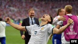 Ilya Kutepov de Rusia celebra el triunfo ante España. 