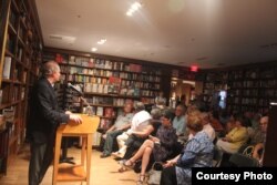 Presentación de Rafael Rojas, Miami, 2015. Foto: Luis Felipe Rojas.