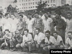 Jóvenes cubanos presos en Topes de Collantes / Escambray antes de llevarlos al presidio Modelo