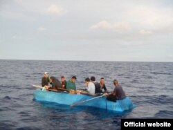 Balseros cubanos interceptados por la Guardia Costera. Foto Guardia Costera