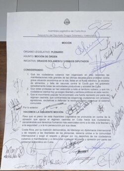 La moción fue firmada por 22 miembros del pleno de la Asamblea Legislativa.