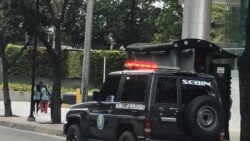 Fuerzas del SEBIN, en las afueras de la torre Zurich, en Caracas. (Foto cortesía)