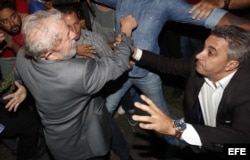 Lula abandona sede del sindicato metalúrgico para entregarse a la Policía.