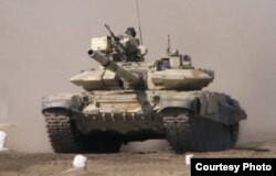 Tanques rusos como este T-90 han sido emplazados en Siria.