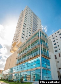 El Atlantic, es un edificio de condominios de 25 pisos ubicado en calle D entre 1ra. y 3ra, en el Vedado, La Habana, Cuba.