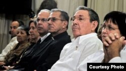 El nuevo arzobispo de La Habana, Juan García Rodríguez, junto a Raúl Castro durante la inauguración de la nueva sede del seminario San Carlos y San Ambrosio de La Habana. Foto: Gaspar el Lugareño.