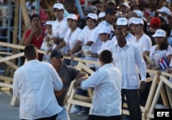 Andrés Carrión fue detenido por gritar !Abajo el comunismo! durante la visita de Benedicto XVI