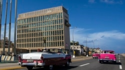 Vista de la embajada de EEUU en La Habana. (AP Foto/Desmond Boylan, Archivo)