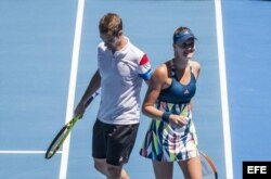 Los tenistas franceses Kristina Mladenovic (d) y Richard Gasquet (i).