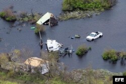 Una fotografía del 28 de agosto de 2017, cedida por la Guardia Nacional del Ejercito hoy, miércoles 30 de agosto de 2017, muestra inundaciones causadas por el paso del Huracán Harvey, en Rockport, Texas (EE.UU.).