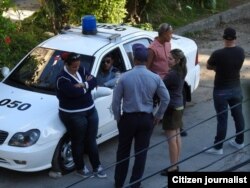 Vigilancia en los alrededores de la sede de las Damas de Blanco, en Lawton.