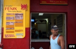 Fotografía de un cartel de productos con sus respectivos precios en una cafetería de La Habana (Cuba)