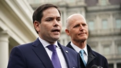 Los senadores Marco Rubio y Rick Scott hablan a la prensa tras una reunión con el presidente Trump sobre Venezuela.AFP