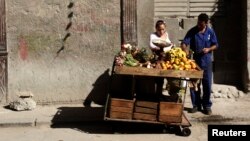 Foto Archivo un carretillero en La Habana.