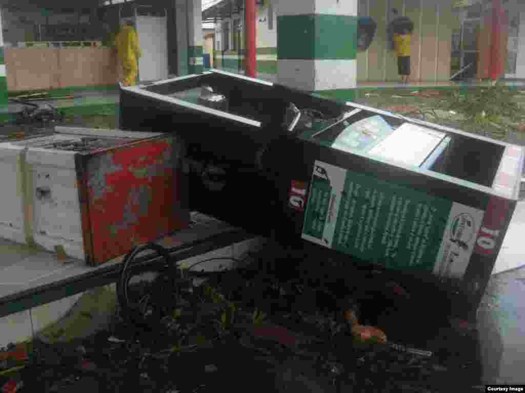 Estación de Cupet destruida en Cayo Coco