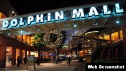 Entrada del Dolphin Mall, el centro comercial donde el sospechoso intentó explotar una bomba el viernes en la noche.