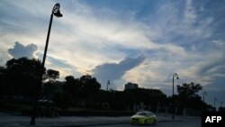 Cielo nublado en La Habana a medida que se acerca el huracán Rafael. (Adalberto Roque/AFP)