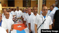 Pinareños de la brigada médica cubana en Sierra Leona rinden tributo a Reinaldo Villafranca Antigua, natural de Los Palacios, Pinar del Río.